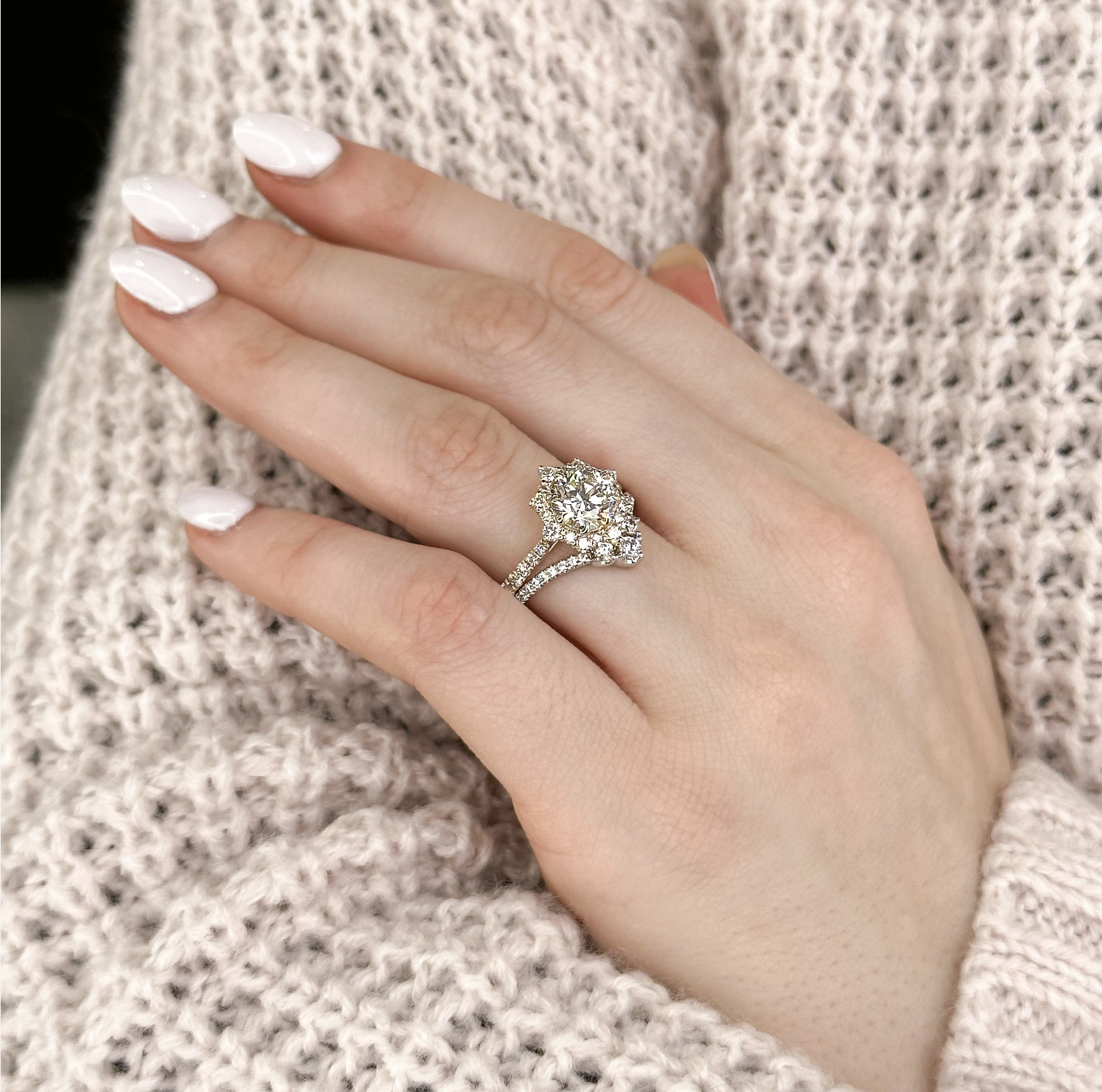 curved wedding band, chevron wedding band, pear shaped diamond with chevron band