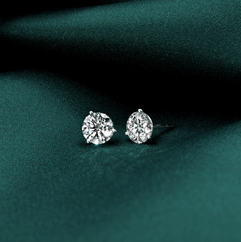 round diamond stud earrings
