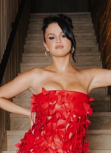Selena Gomez red dress