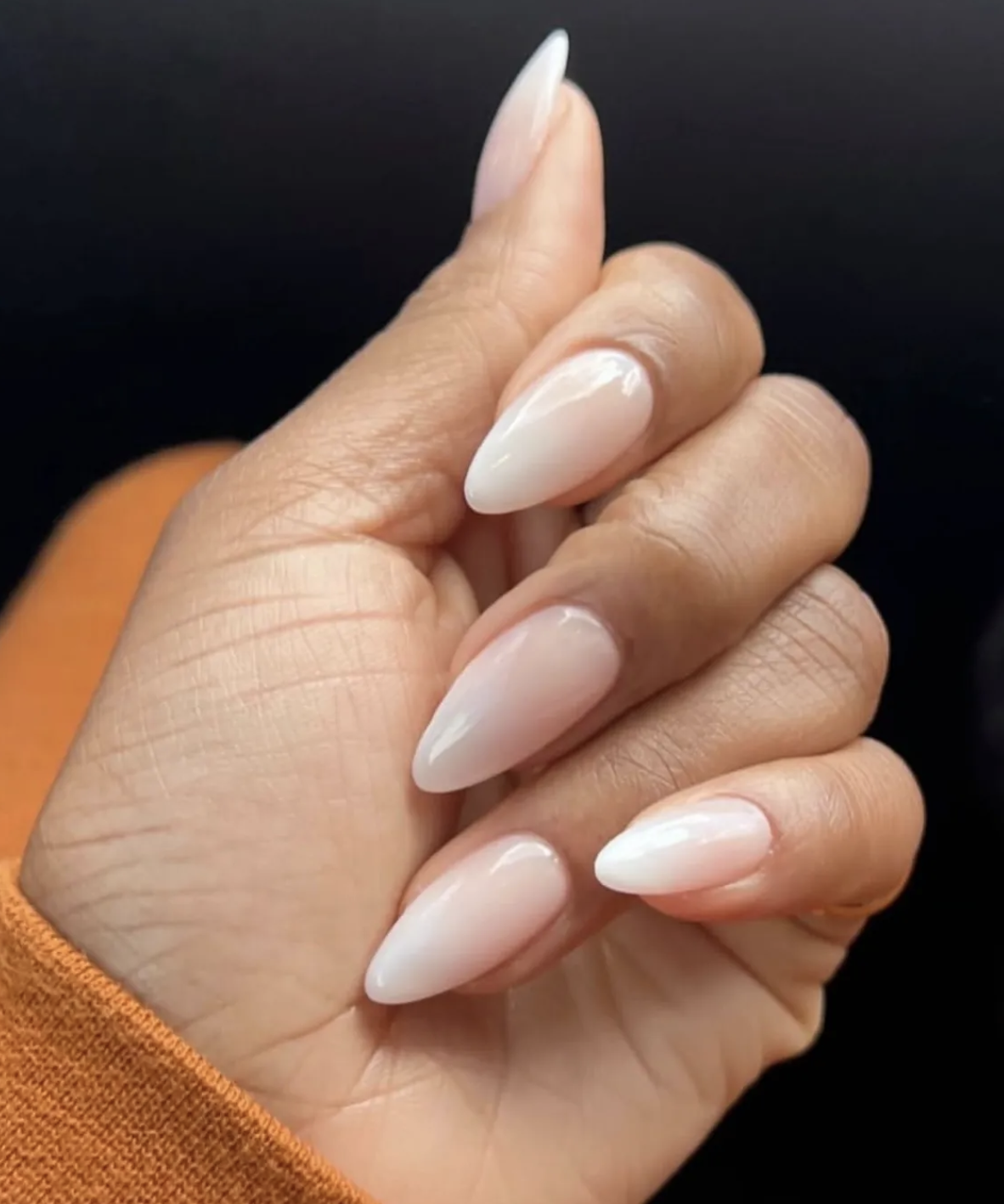 almond shaped manicure